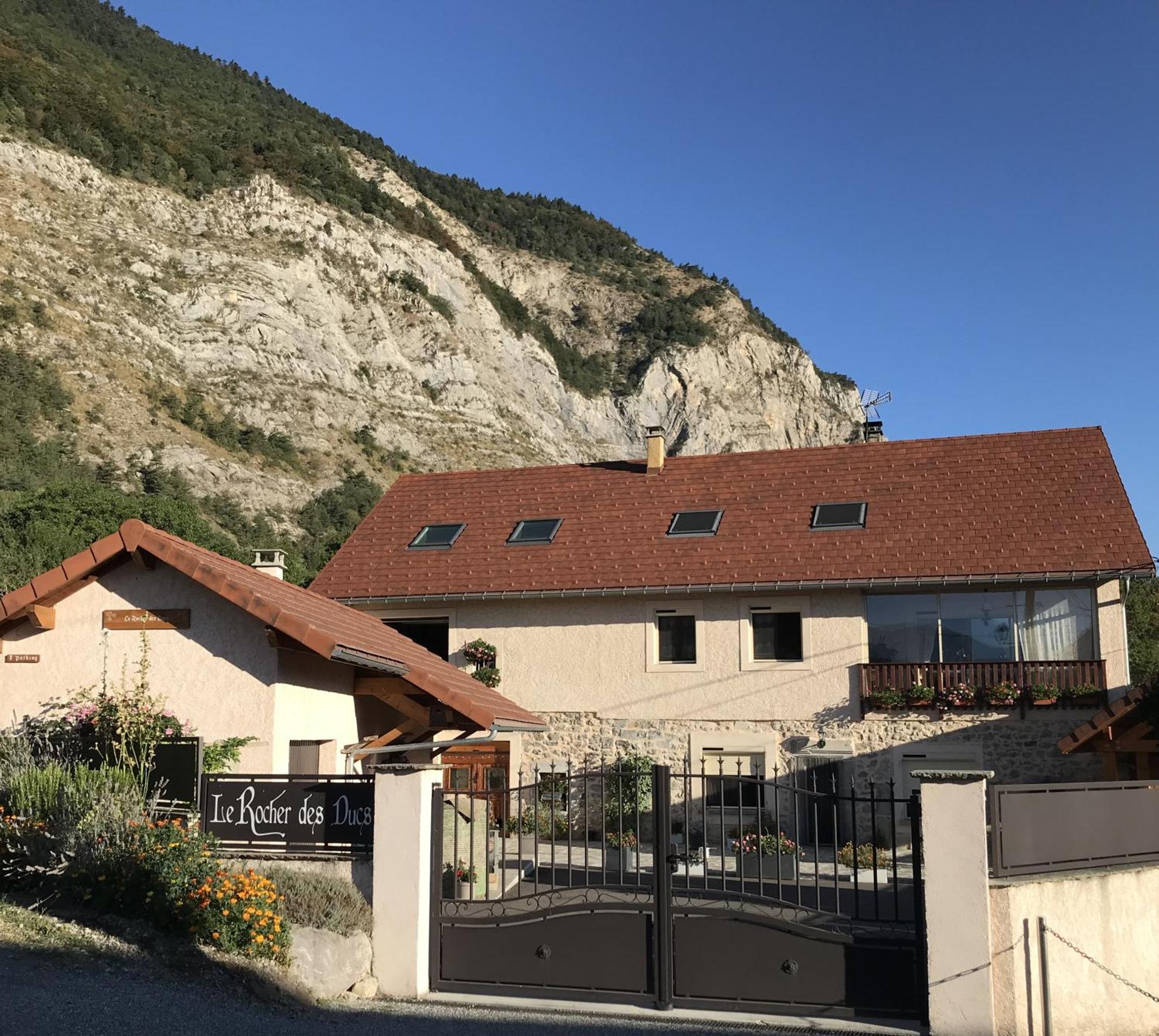 Le Rocher Des Ducs, Vue Sur Montagne, Abris Voitures Et Motos Le Glaizil Εξωτερικό φωτογραφία