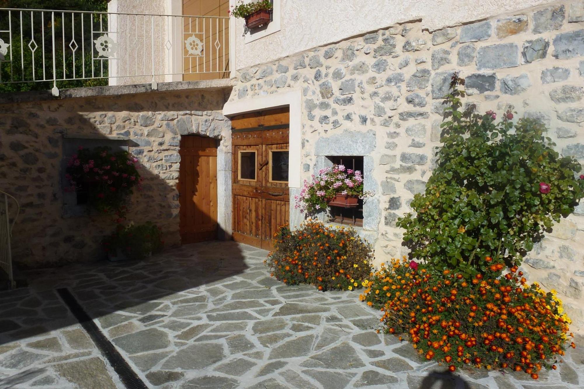 Le Rocher Des Ducs, Vue Sur Montagne, Abris Voitures Et Motos Le Glaizil Εξωτερικό φωτογραφία