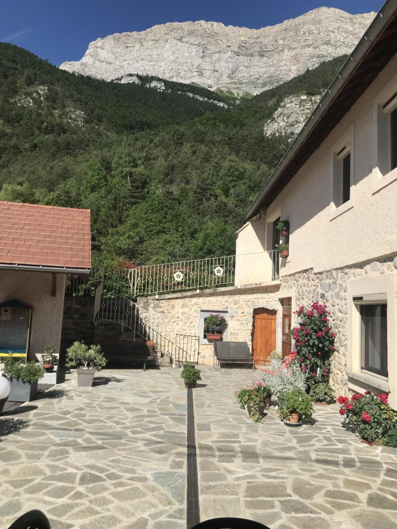 Le Rocher Des Ducs, Vue Sur Montagne, Abris Voitures Et Motos Le Glaizil Εξωτερικό φωτογραφία
